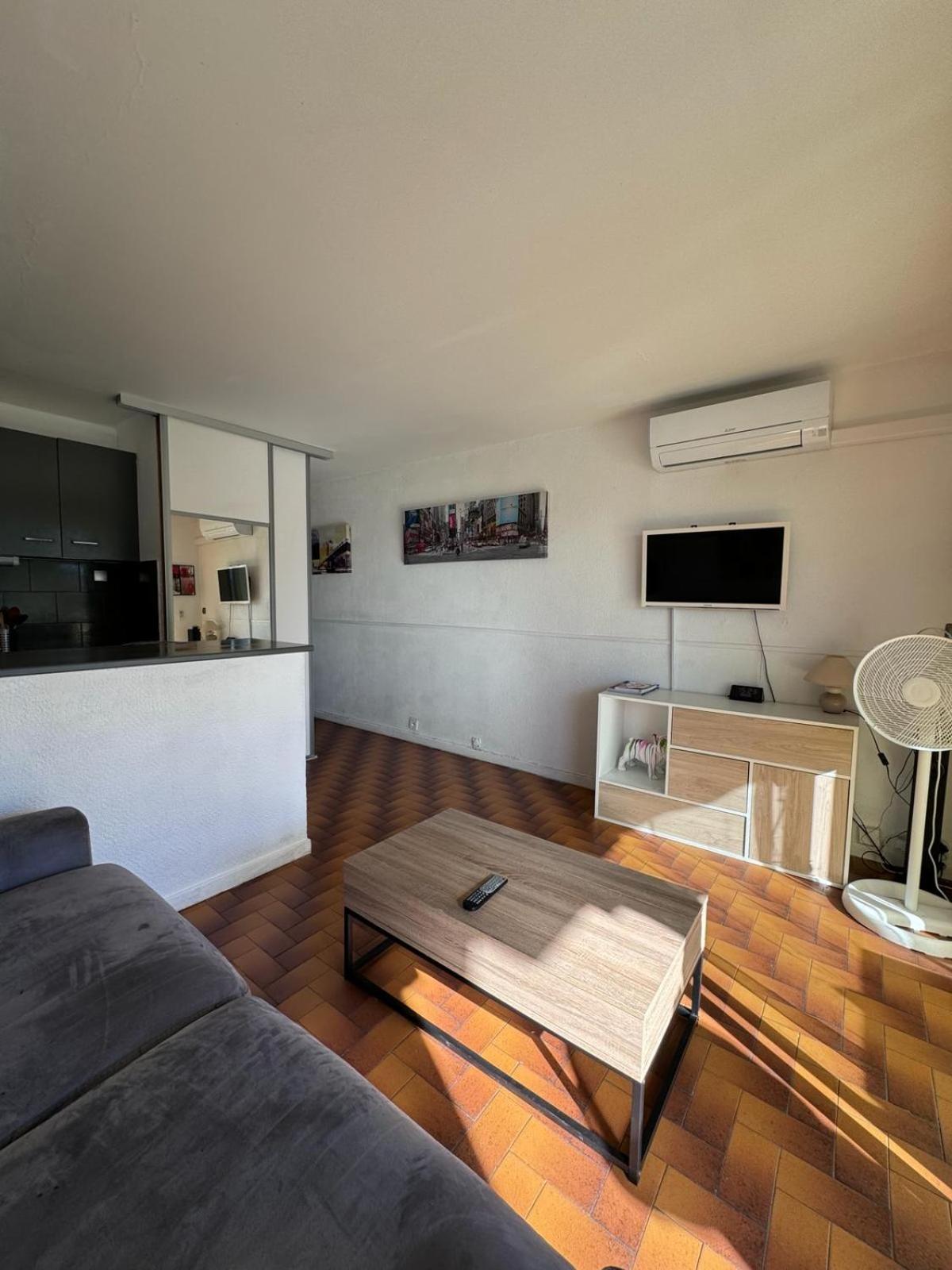 Beau Studio Climatise Face A La Mer La Ciotat Exterior photo